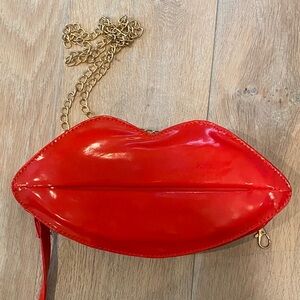 Chic Lip-Shaped Red Clutch with Gold Chain
